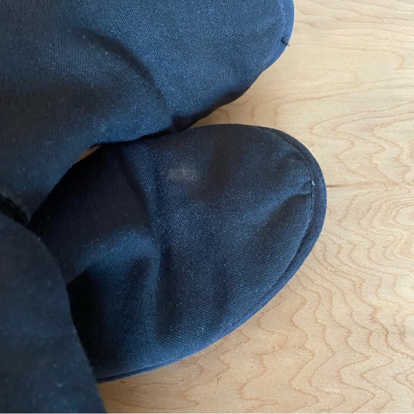 Black Canvas UGGS | 9 
Offers welcome
In good condition 
Comfy - Picture 4 of 5
